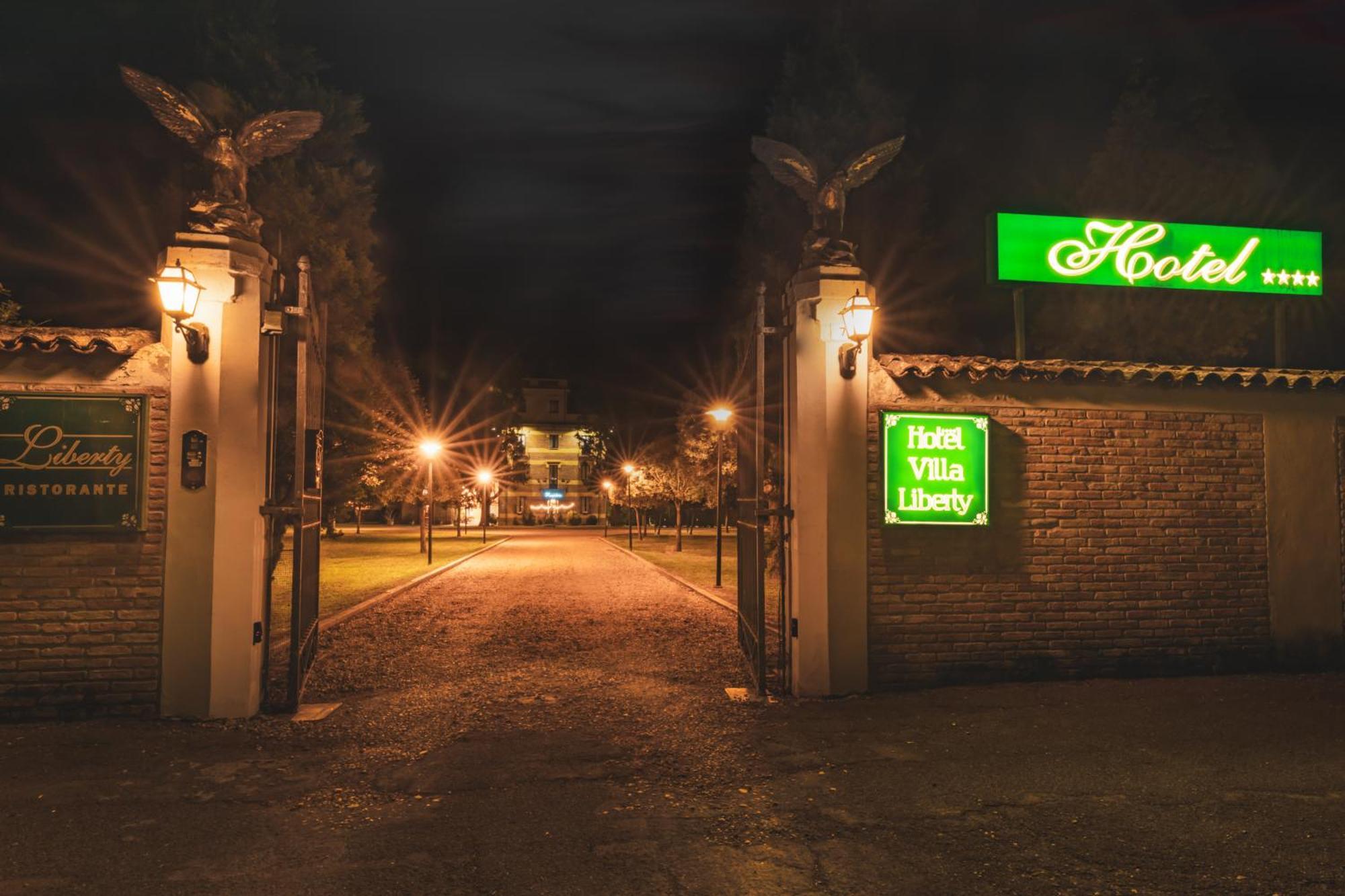 Hotel Villa Liberty Pontecurone Buitenkant foto